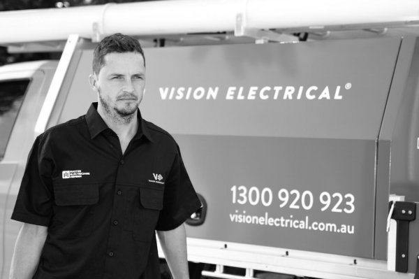 FULLY LICENSED ELECTRICIANS  ×  GOLD COAST